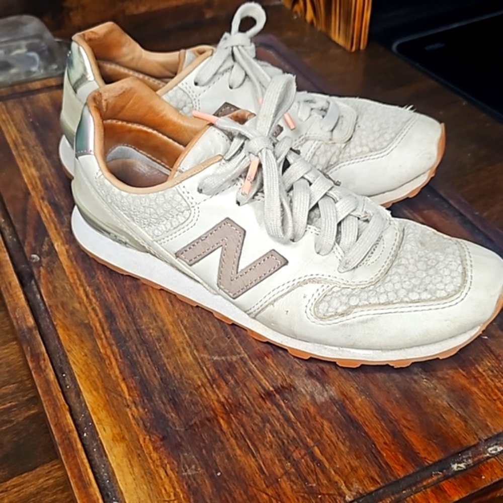 NB 696 sneakers